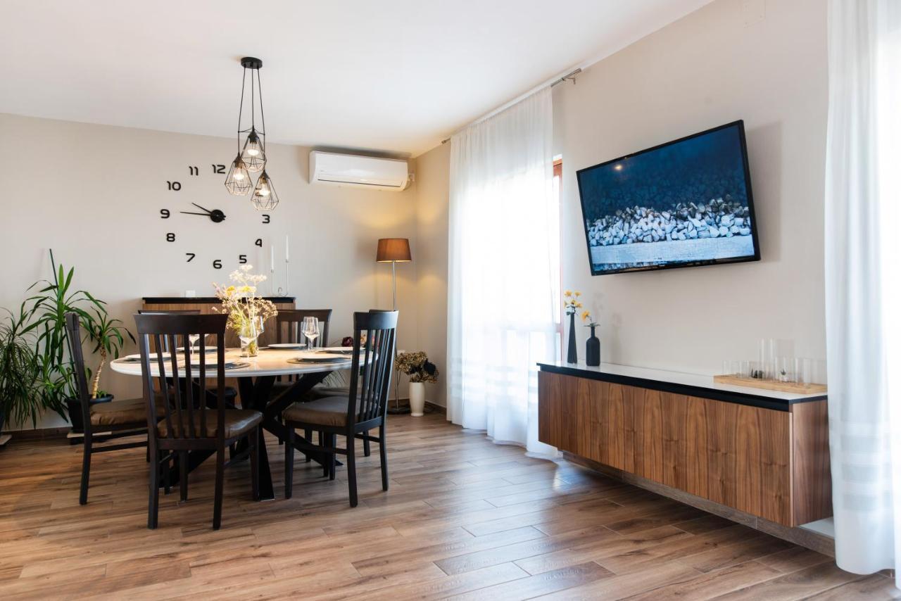 פורץ Superior Apartment Sincic מראה חיצוני תמונה