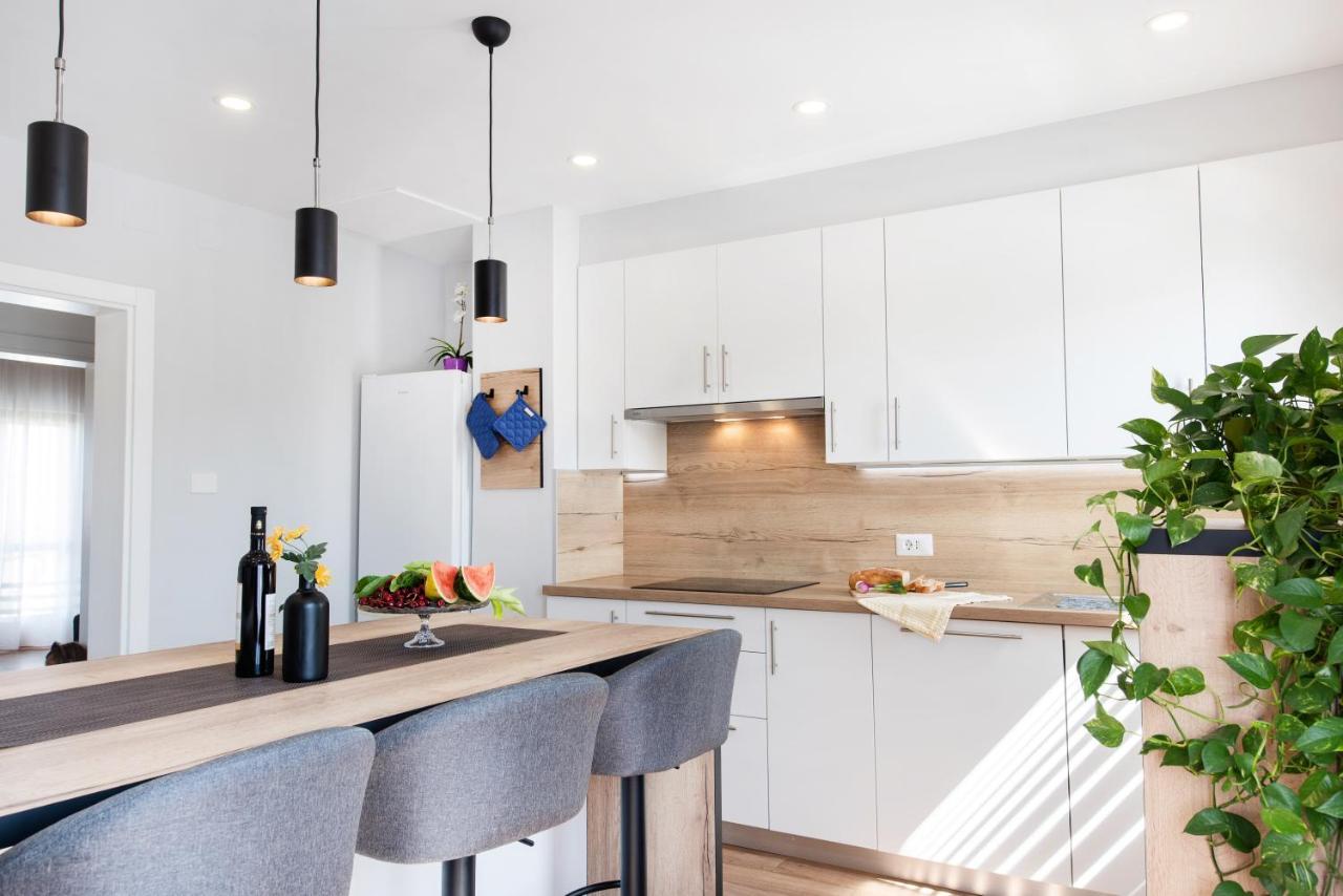 פורץ Superior Apartment Sincic מראה חיצוני תמונה