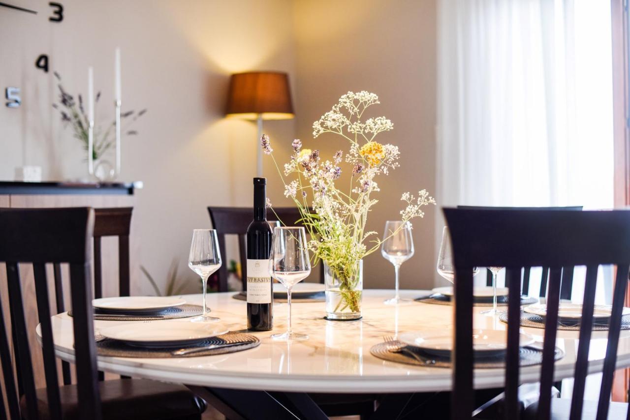 פורץ Superior Apartment Sincic מראה חיצוני תמונה