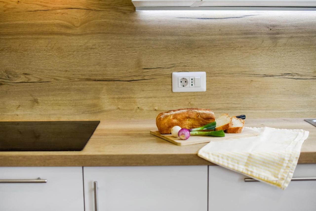 פורץ Superior Apartment Sincic מראה חיצוני תמונה