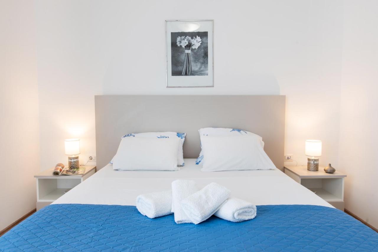 פורץ Superior Apartment Sincic מראה חיצוני תמונה