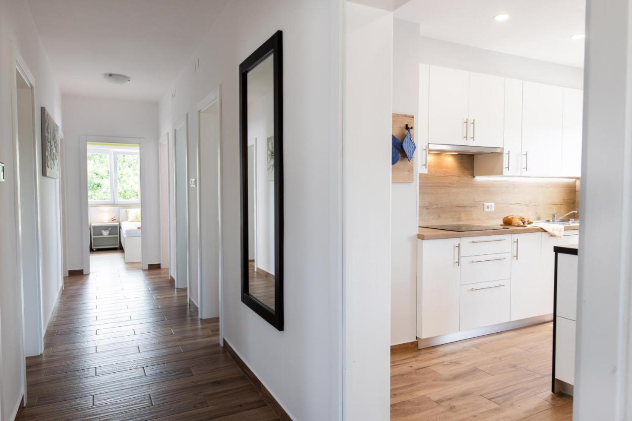 פורץ Superior Apartment Sincic מראה חיצוני תמונה