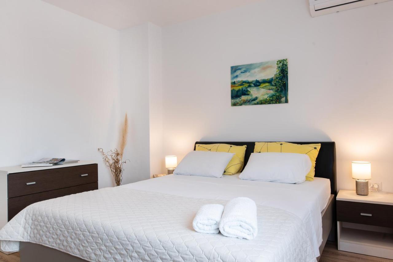 פורץ Superior Apartment Sincic מראה חיצוני תמונה
