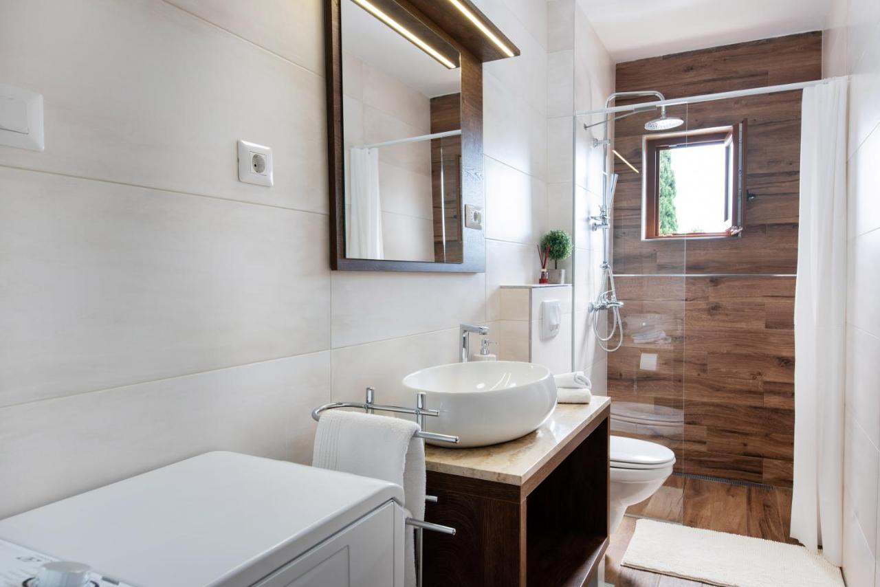 פורץ Superior Apartment Sincic מראה חיצוני תמונה