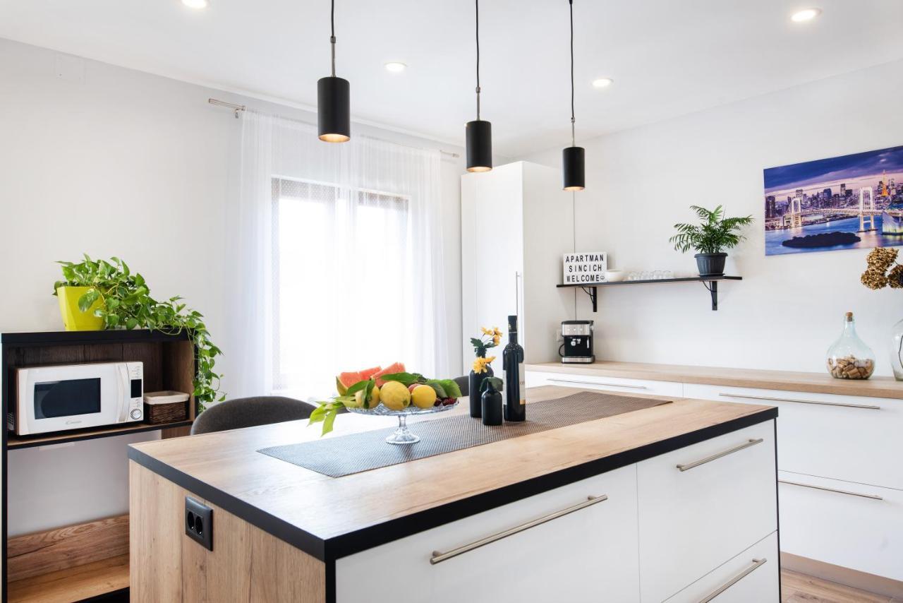 פורץ Superior Apartment Sincic מראה חיצוני תמונה